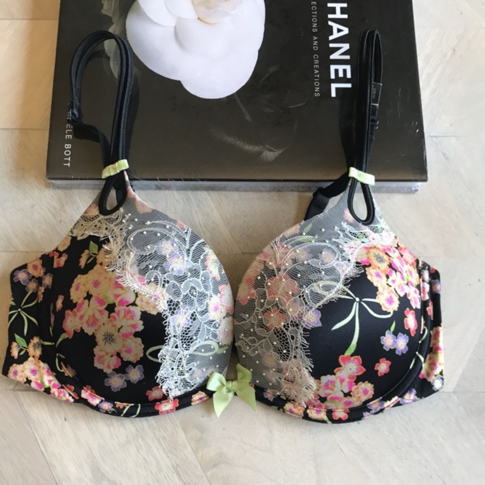 NWT Rare Victoria's Secret Push up Bra 34D